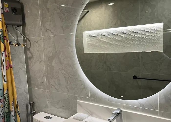 Spaceous On Sukhumvit Apartment *